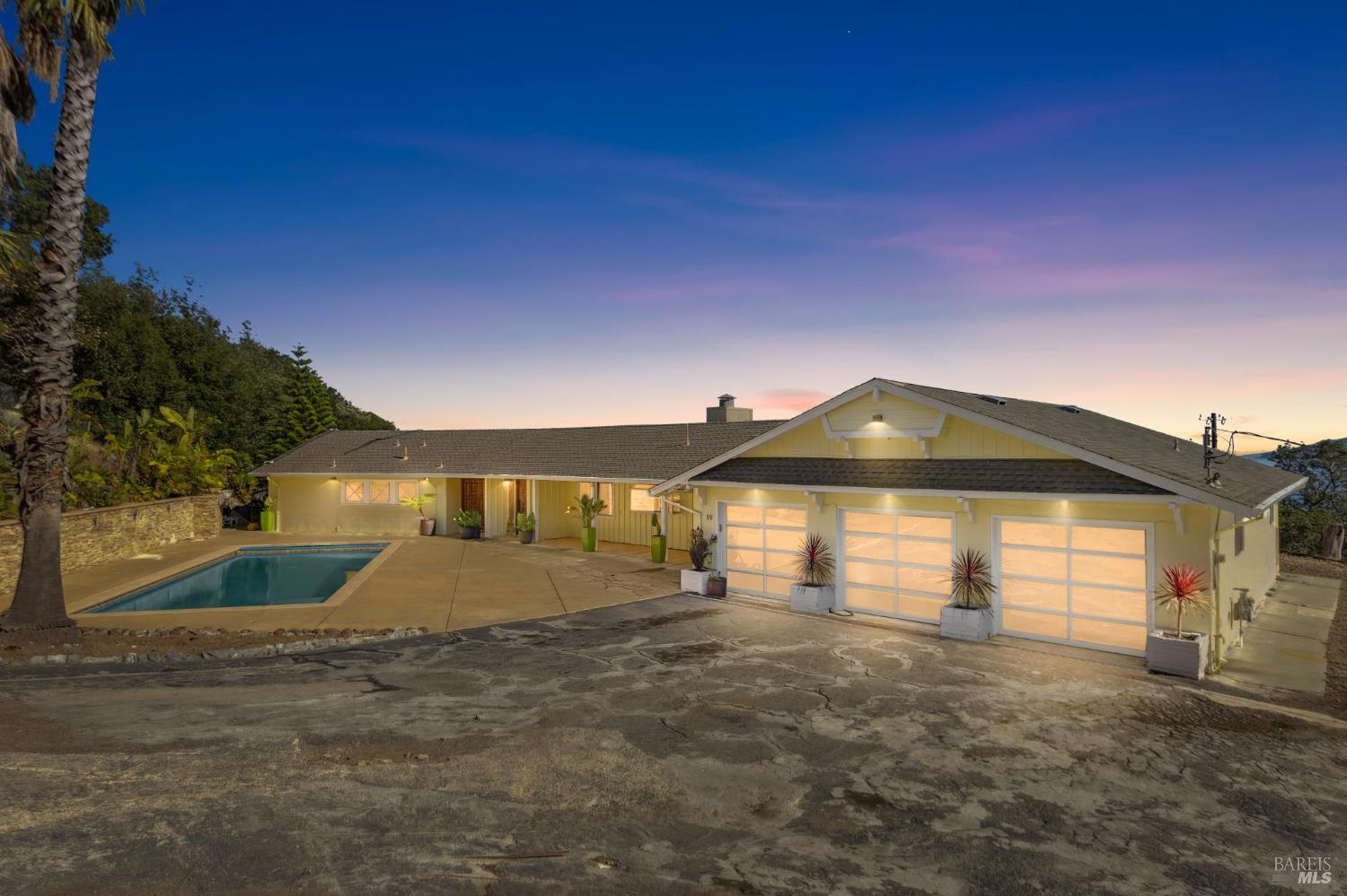 Detail Gallery Image 39 of 57 For 19 Mliss Ln, San Rafael,  CA 94901 - 4 Beds | 3 Baths