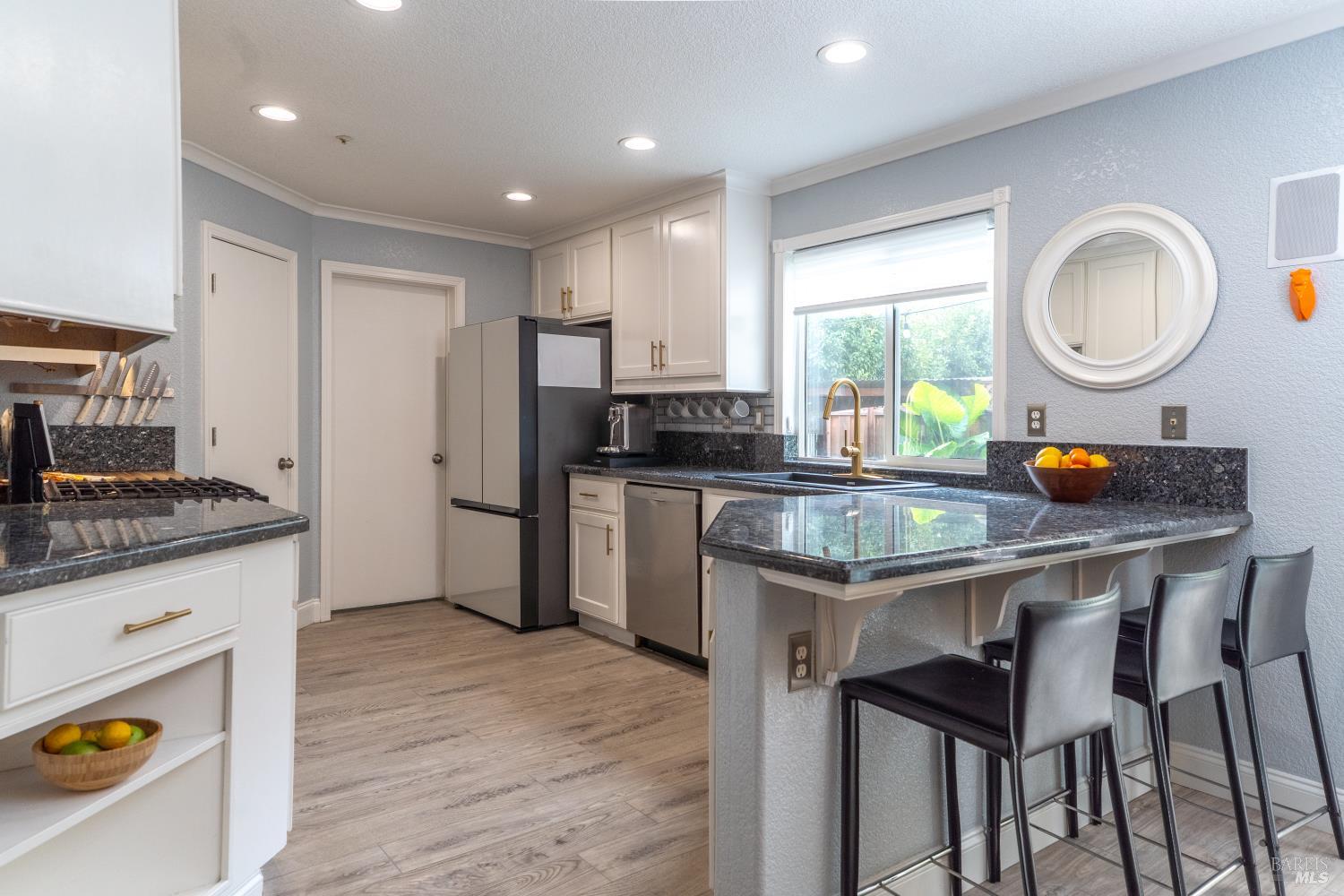 Detail Gallery Image 9 of 35 For 125 Trent Dr, Napa,  CA 94558 - 3 Beds | 2/1 Baths