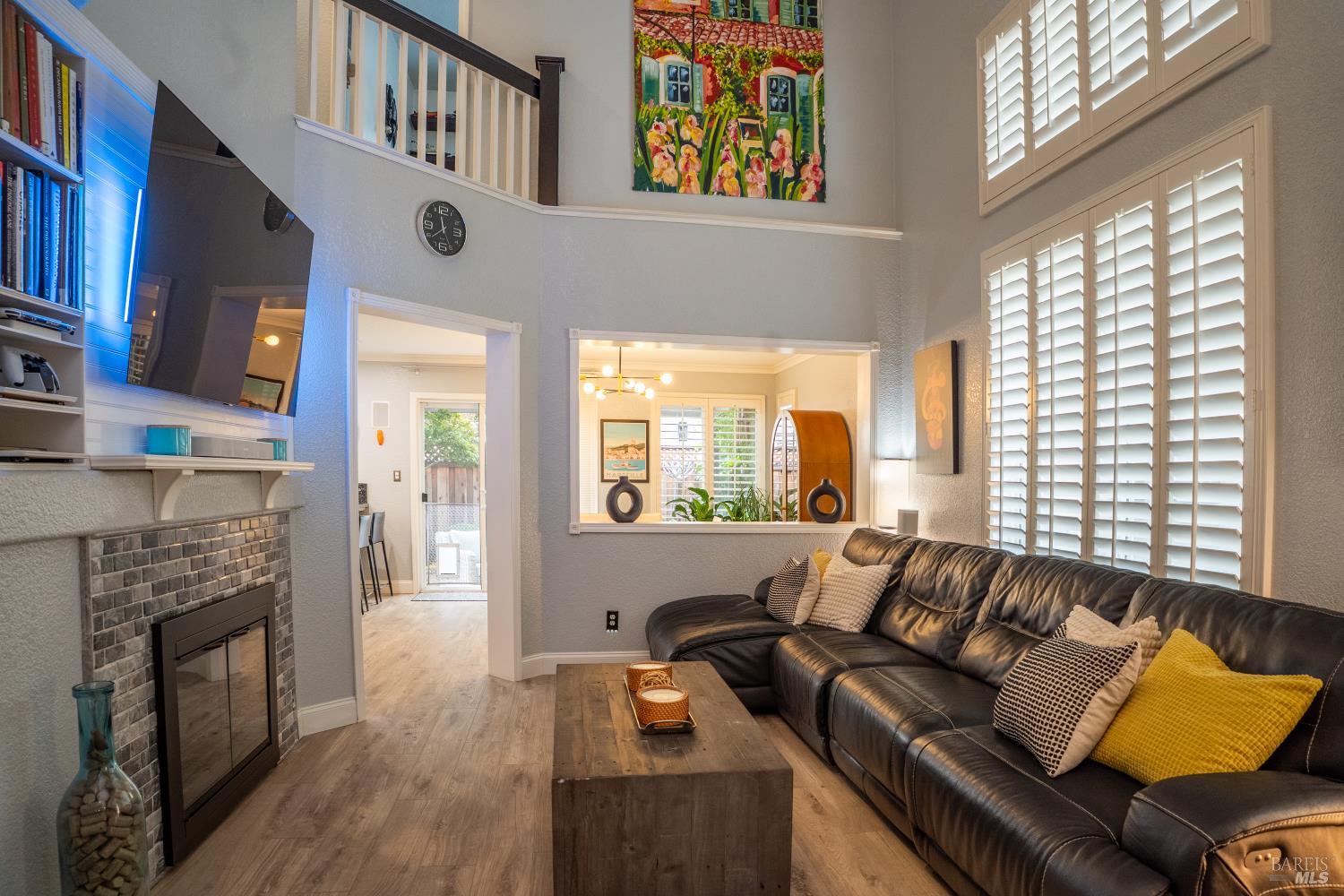 Detail Gallery Image 4 of 35 For 125 Trent Dr, Napa,  CA 94558 - 3 Beds | 2/1 Baths