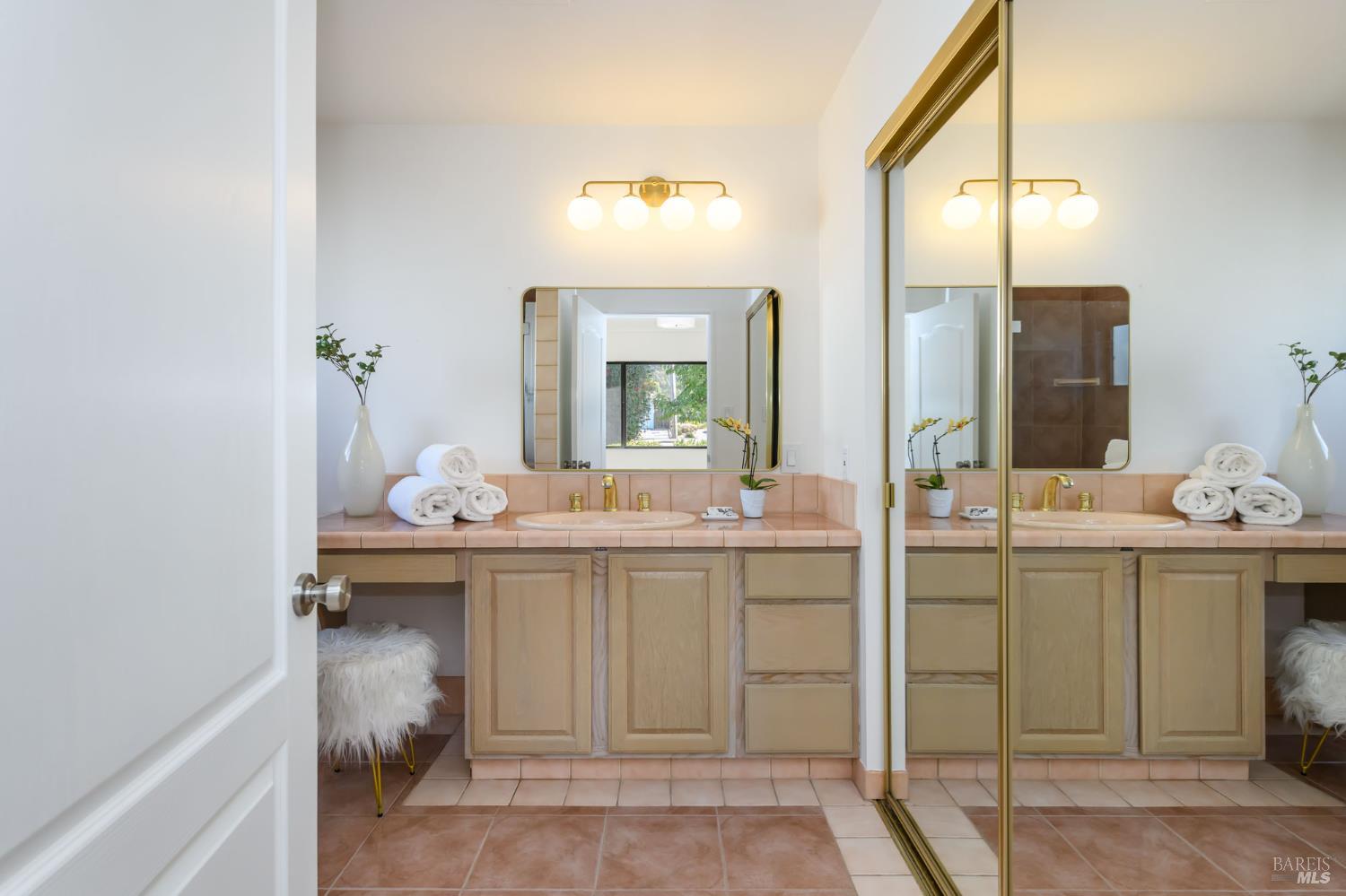 Detail Gallery Image 24 of 31 For 32 Knight Dr, San Rafael,  CA 94901 - 3 Beds | 2 Baths