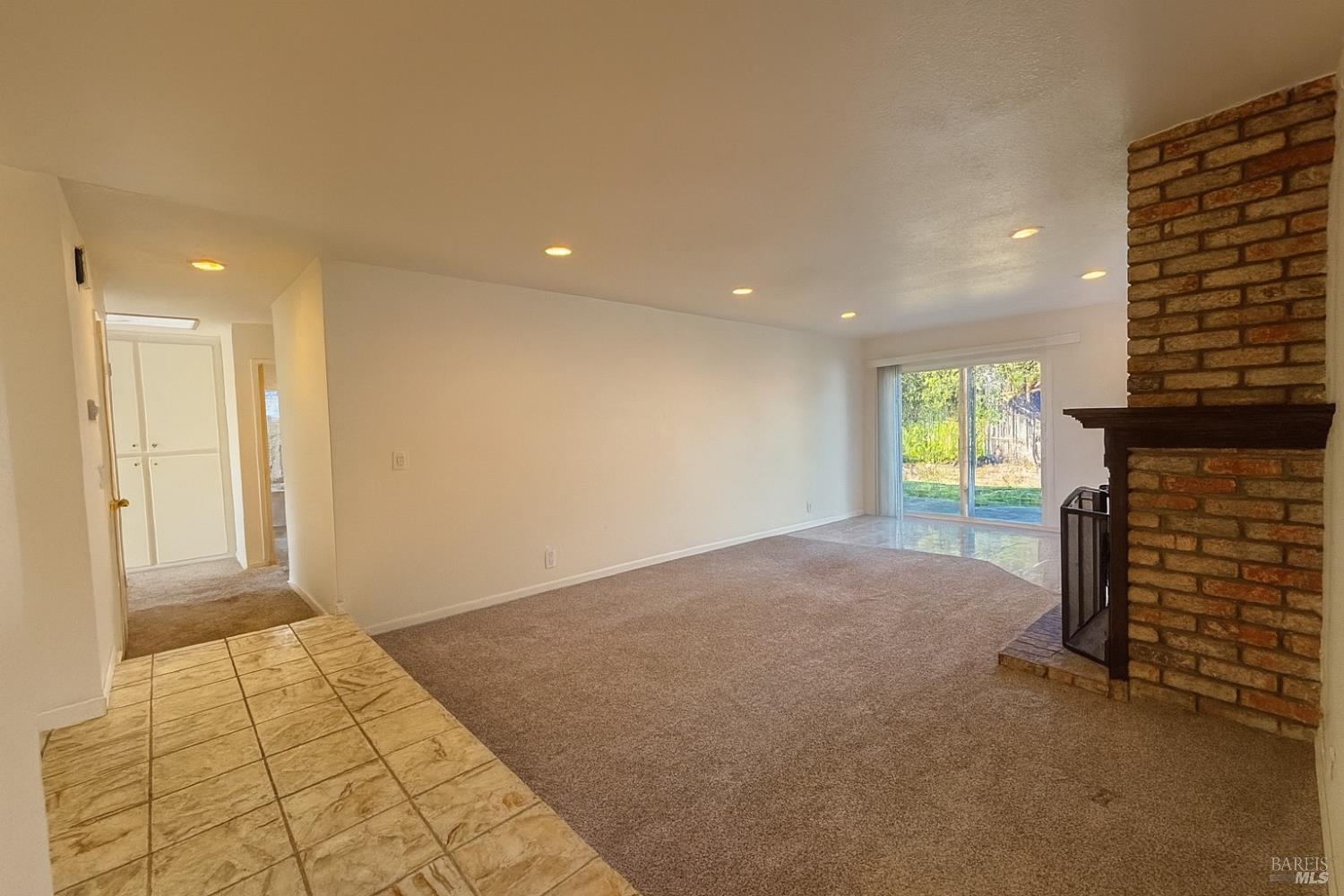 Detail Gallery Image 5 of 21 For 2859 Elmhurst Cir, Fairfield,  CA 94533 - 4 Beds | 2 Baths