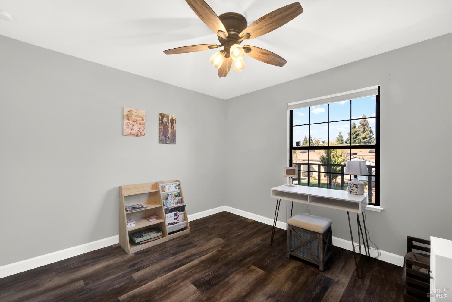 Detail Gallery Image 20 of 41 For 406 Stonecastle Way, Vacaville,  CA 95687 - 4 Beds | 2/1 Baths