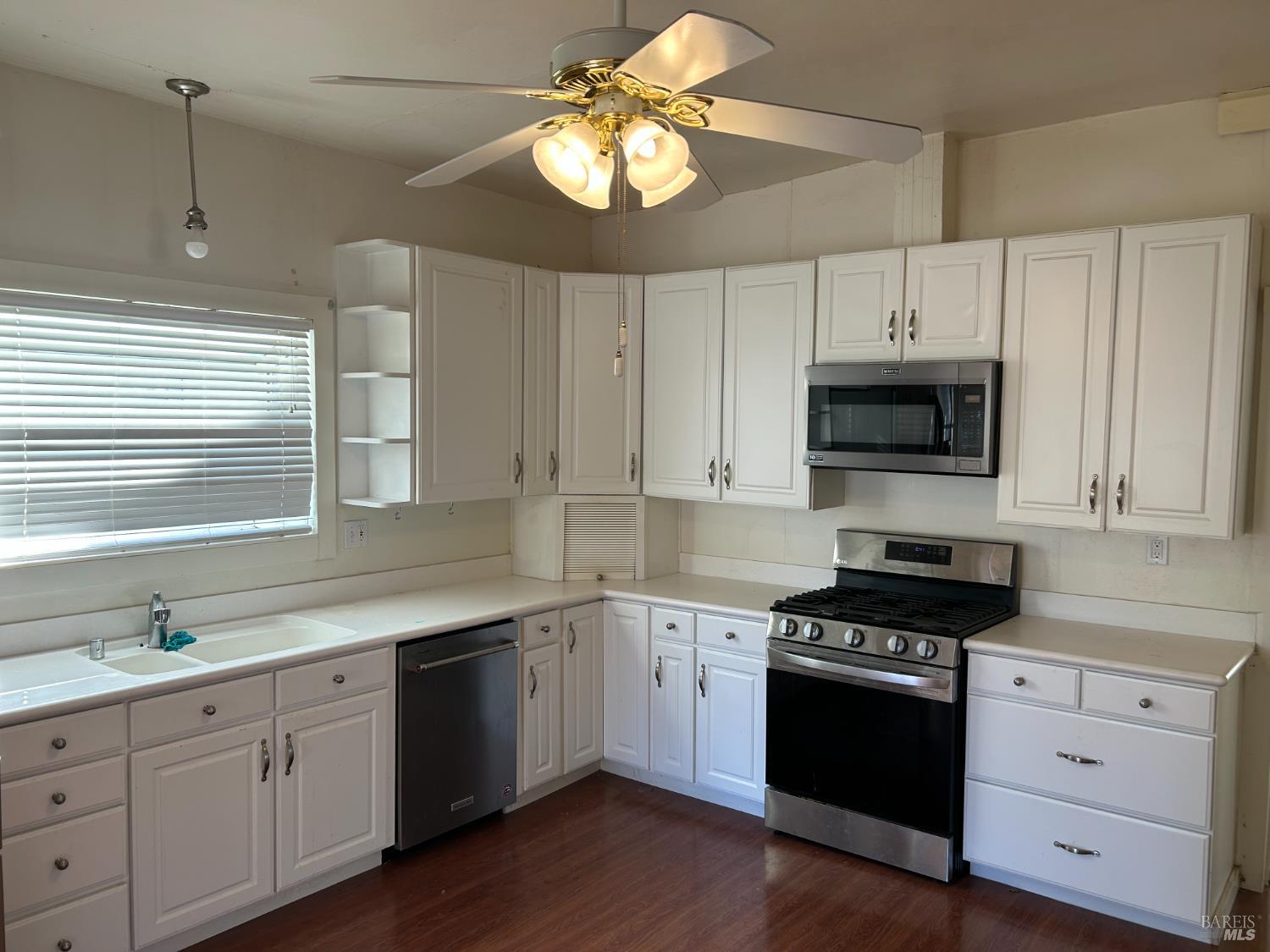 Detail Gallery Image 2 of 13 For 521 E G St, Benicia,  CA 94510 - 3 Beds | 1 Baths