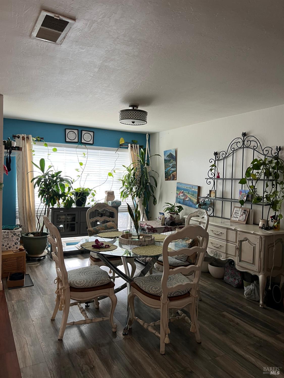 Detail Gallery Image 3 of 14 For 1836 Florida St, Vallejo,  CA 94590 - 3 Beds | 2 Baths