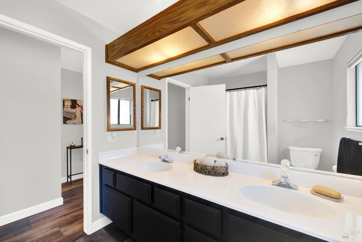 Detail Gallery Image 23 of 41 For 406 Stonecastle Way, Vacaville,  CA 95687 - 4 Beds | 2/1 Baths