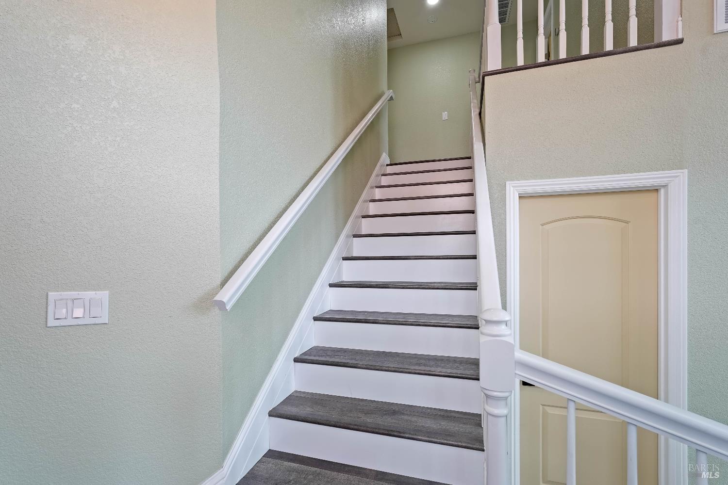 Detail Gallery Image 22 of 60 For 880 Knights Cir, Vallejo,  CA 94591 - 3 Beds | 2/1 Baths
