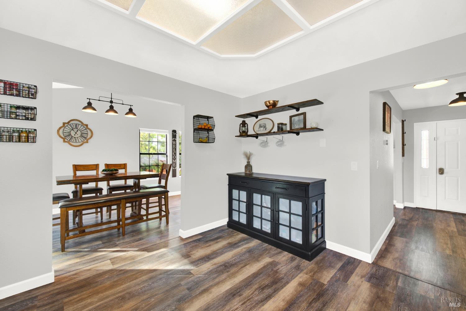 Detail Gallery Image 13 of 41 For 406 Stonecastle Way, Vacaville,  CA 95687 - 4 Beds | 2/1 Baths