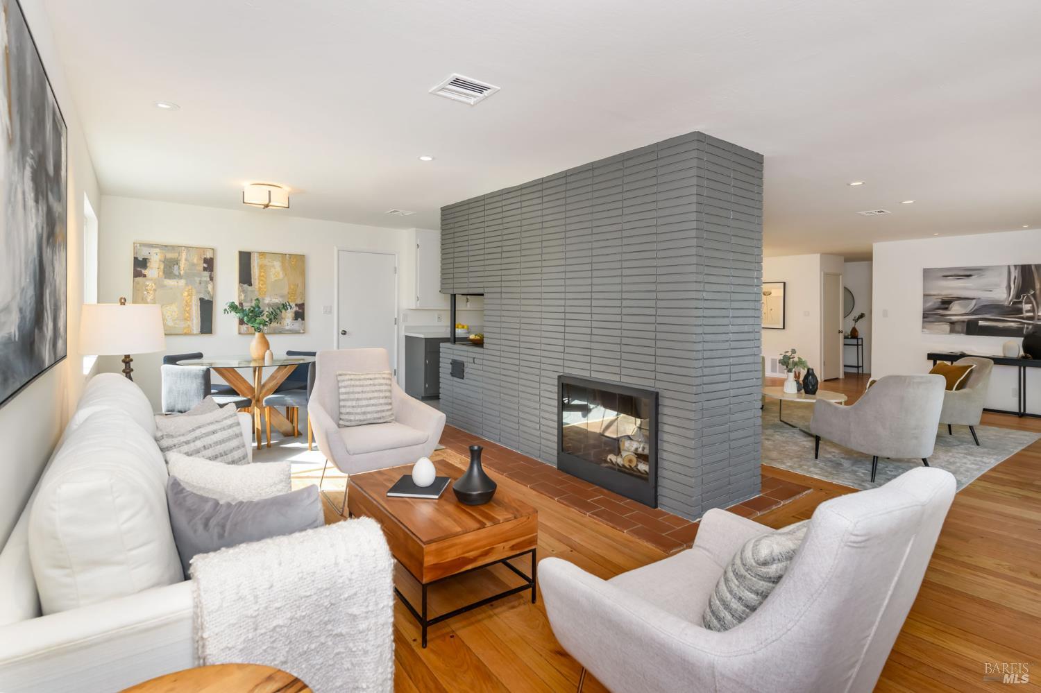 Detail Gallery Image 15 of 31 For 32 Knight Dr, San Rafael,  CA 94901 - 3 Beds | 2 Baths