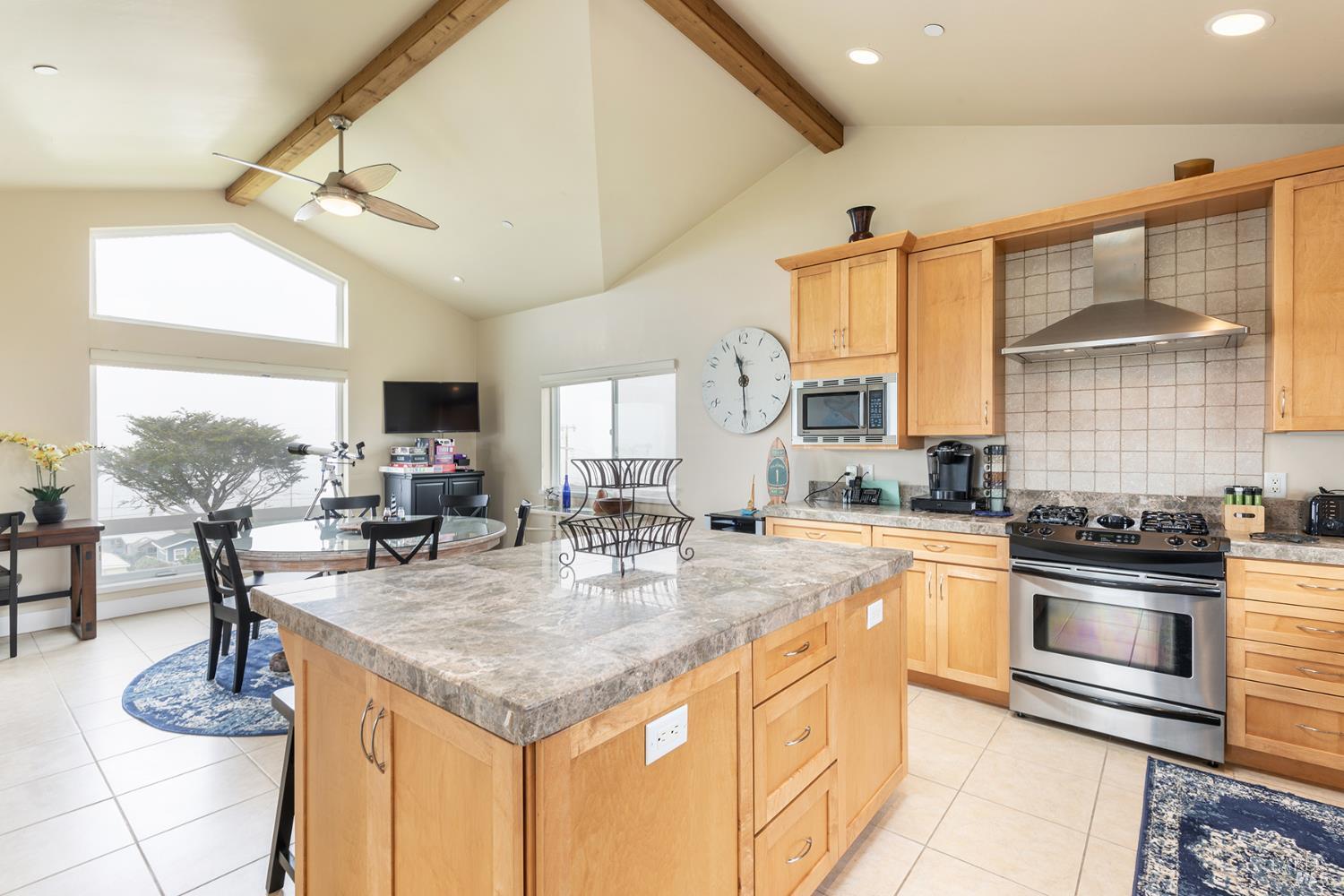 Detail Gallery Image 11 of 43 For 4811 Carmet Dr, Bodega Bay,  CA 94923 - 2 Beds | 2/1 Baths
