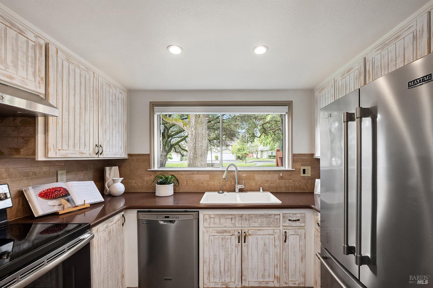 Detail Gallery Image 11 of 31 For 62 Salvatore Dr, Novato,  CA 94949 - 3 Beds | 2/1 Baths