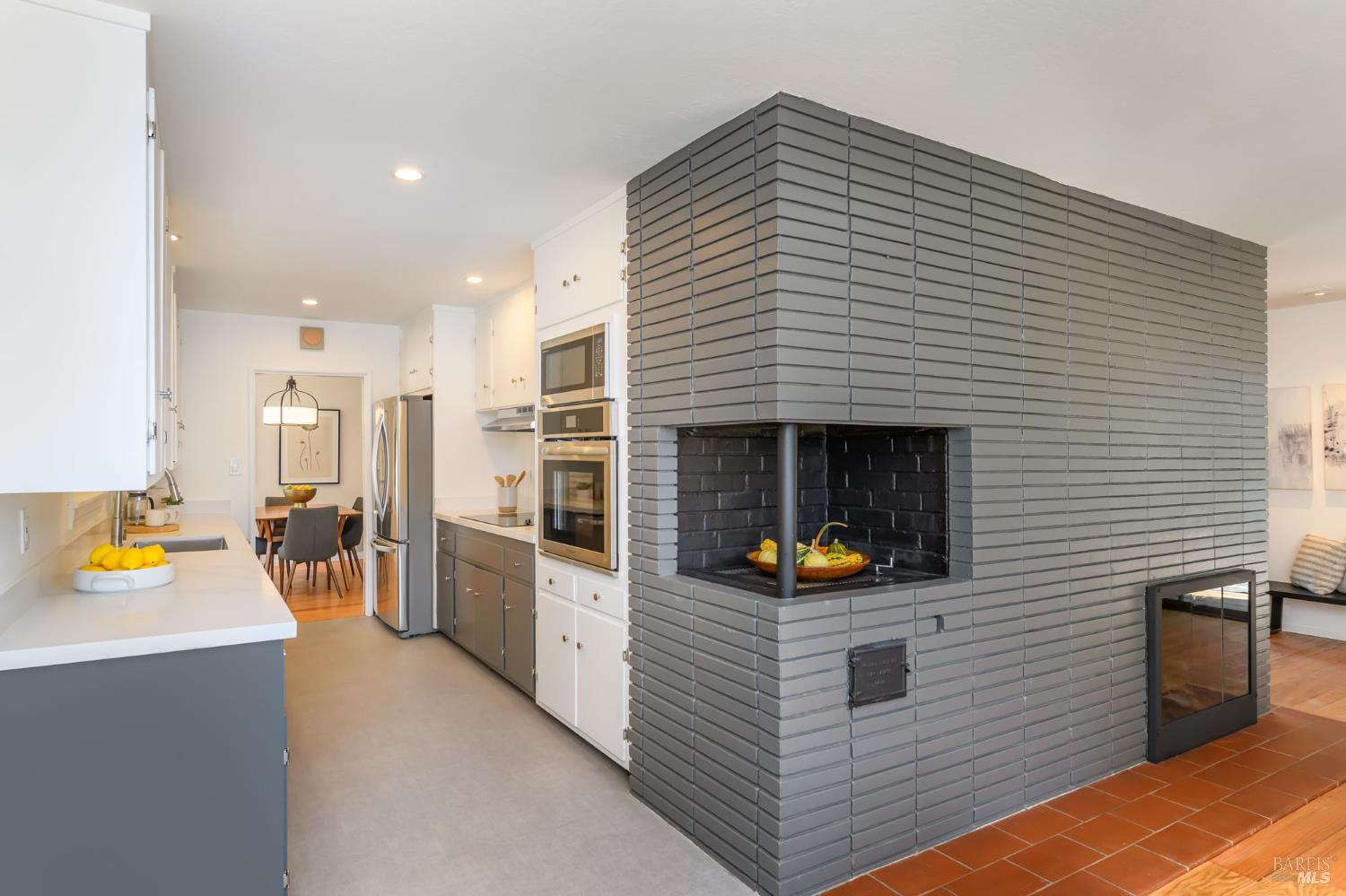 Detail Gallery Image 14 of 31 For 32 Knight Dr, San Rafael,  CA 94901 - 3 Beds | 2 Baths