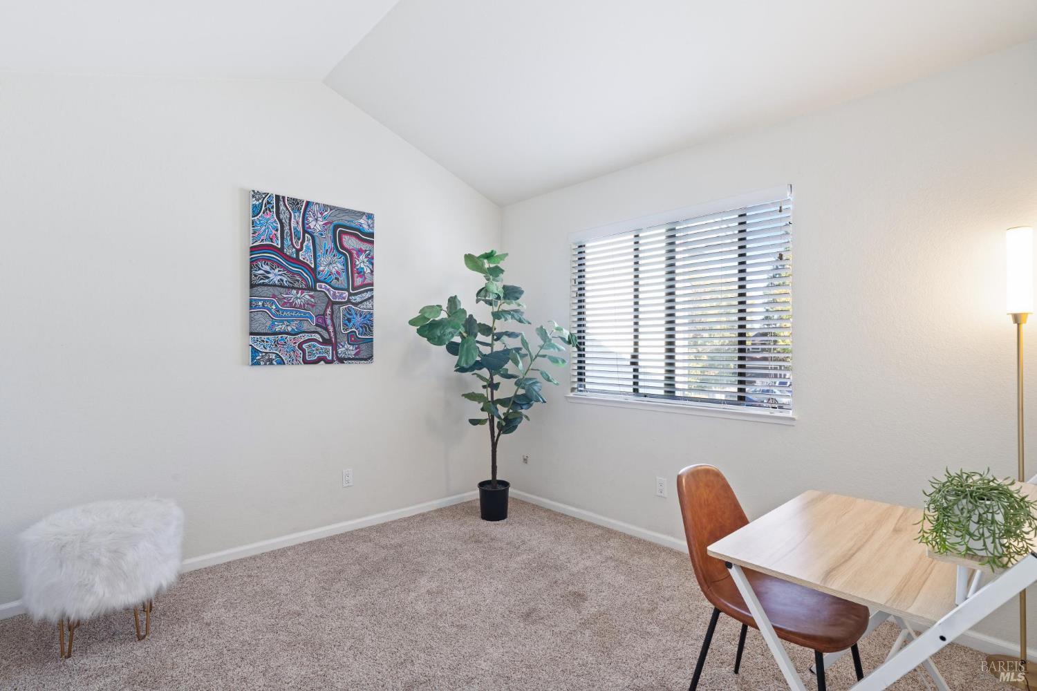 Detail Gallery Image 19 of 28 For 1302 Marylyn Cir, Petaluma,  CA 94954 - 3 Beds | 2/1 Baths