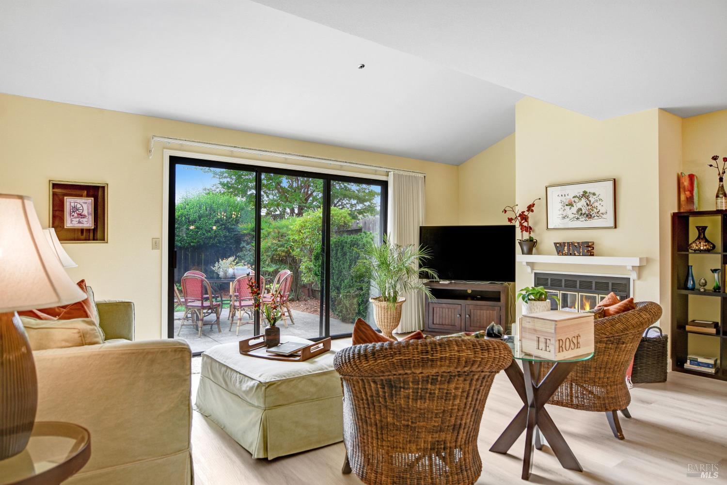 Detail Gallery Image 9 of 24 For 1639 San Vicente Ave, Napa,  CA 94558 - 3 Beds | 2 Baths