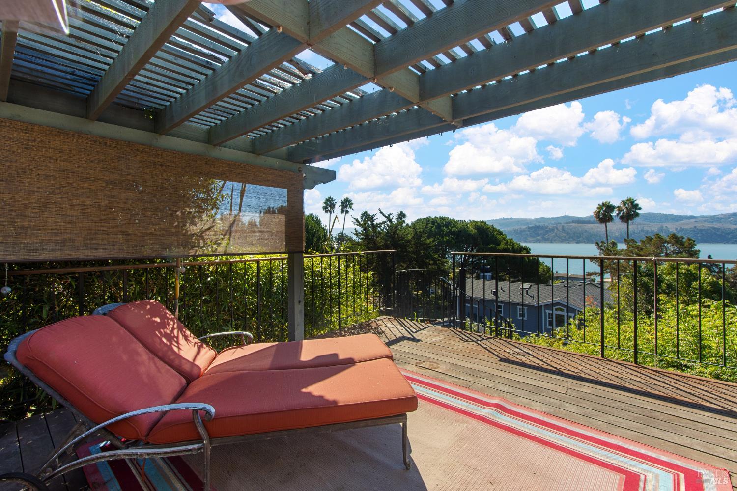 Detail Gallery Image 9 of 53 For 1372 Bonita Bahia Ct, Benicia,  CA 94510 - 3 Beds | 2/1 Baths