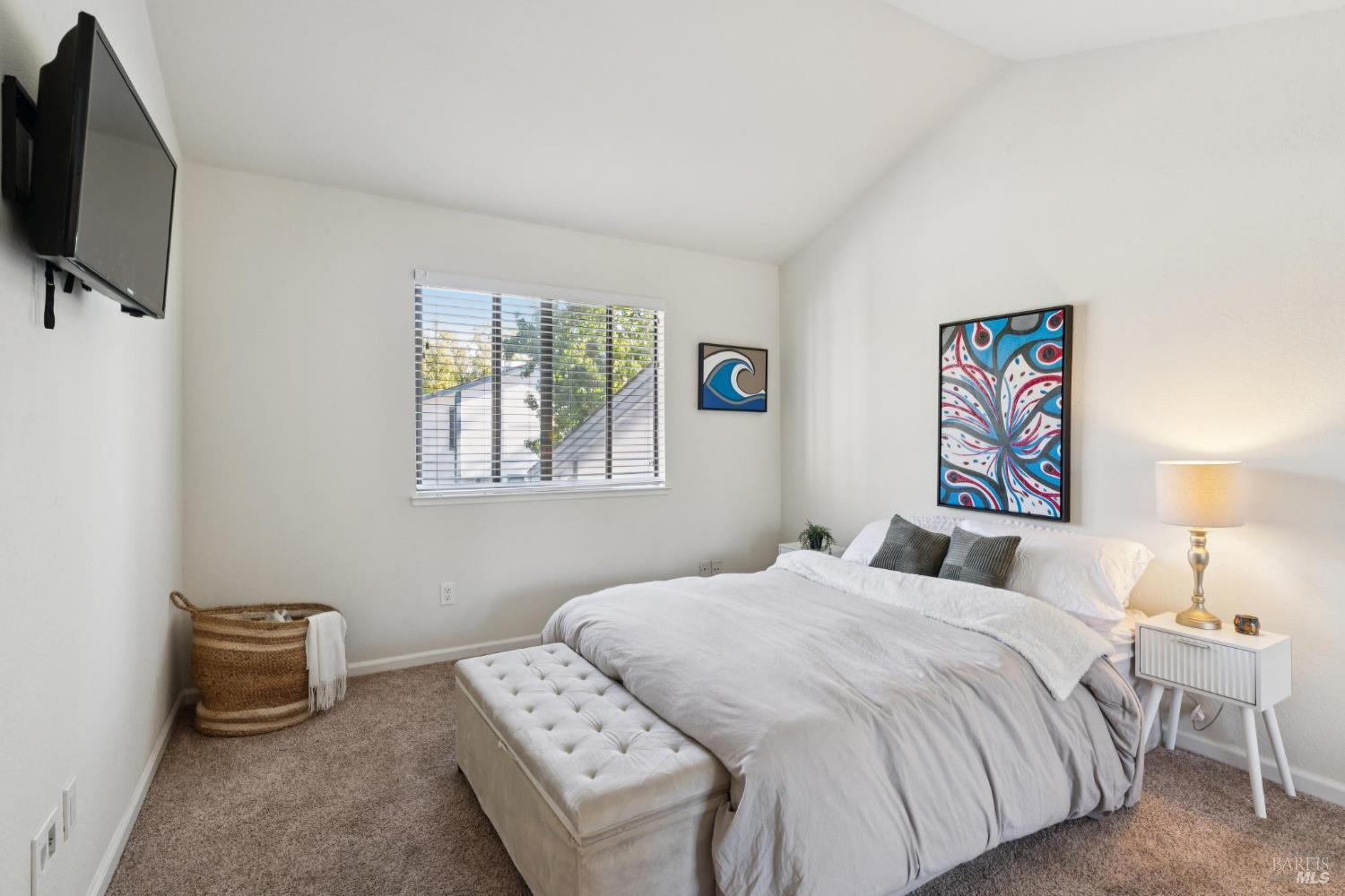 Detail Gallery Image 20 of 28 For 1302 Marylyn Cir, Petaluma,  CA 94954 - 3 Beds | 2/1 Baths