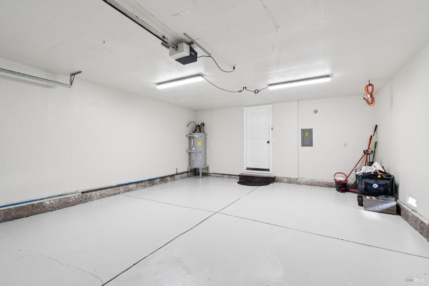 Detail Gallery Image 25 of 28 For 1302 Marylyn Cir, Petaluma,  CA 94954 - 3 Beds | 2/1 Baths