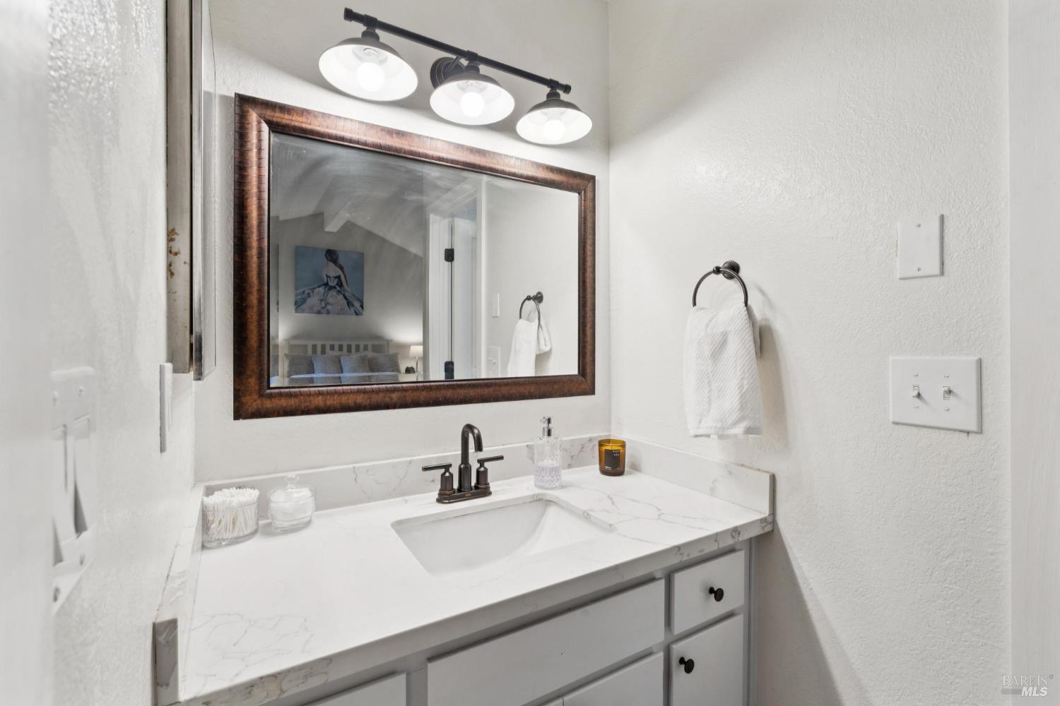 Detail Gallery Image 16 of 28 For 1302 Marylyn Cir, Petaluma,  CA 94954 - 3 Beds | 2/1 Baths