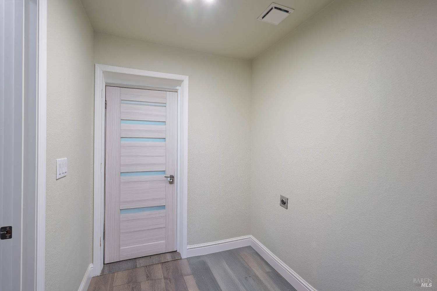 Detail Gallery Image 18 of 60 For 880 Knights Cir, Vallejo,  CA 94591 - 3 Beds | 2/1 Baths