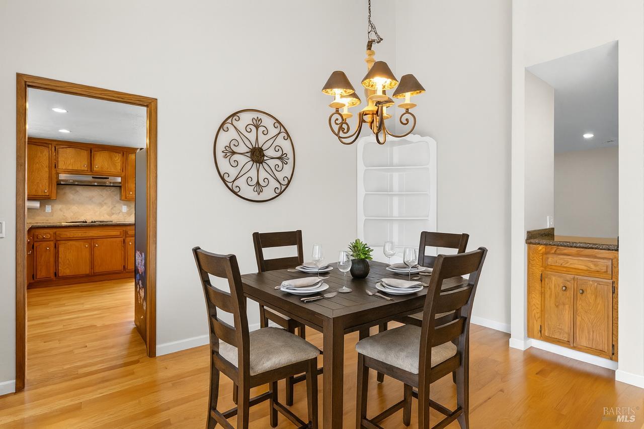 Detail Gallery Image 14 of 43 For 2913 Carissa Ct, Santa Rosa,  CA 95405 - 3 Beds | 2/1 Baths