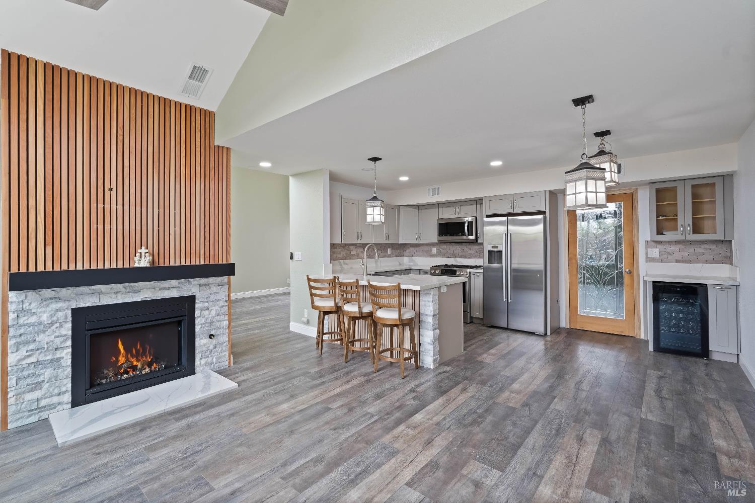 Detail Gallery Image 11 of 60 For 880 Knights Cir, Vallejo,  CA 94591 - 3 Beds | 2/1 Baths