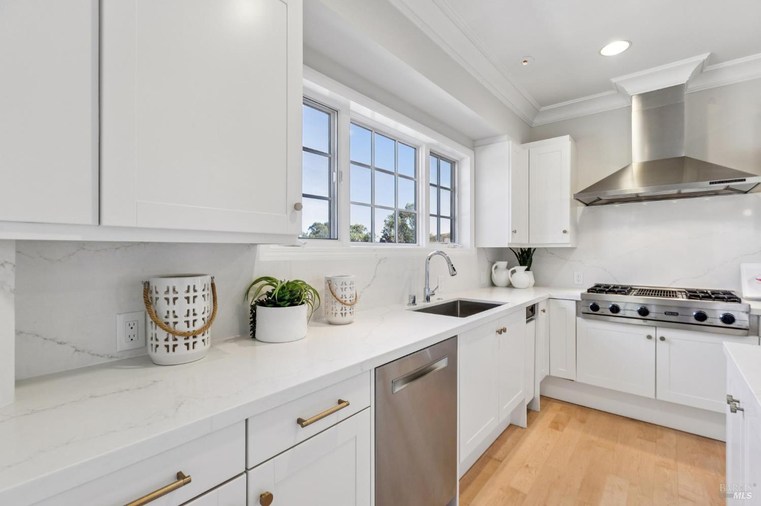 Detail Gallery Image 46 of 68 For 30 De Silva Island Dr, Mill Valley,  CA 94941 - 3 Beds | 2/1 Baths