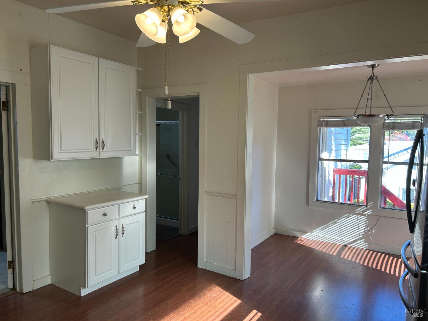 Detail Gallery Image 4 of 13 For 521 E G St, Benicia,  CA 94510 - 3 Beds | 1 Baths