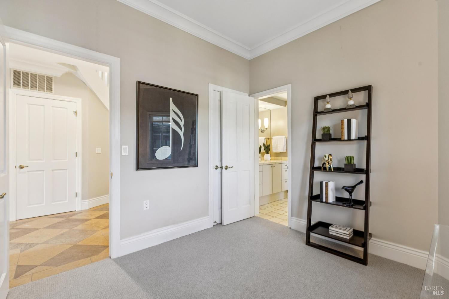 Detail Gallery Image 25 of 68 For 30 De Silva Island Dr, Mill Valley,  CA 94941 - 3 Beds | 2/1 Baths