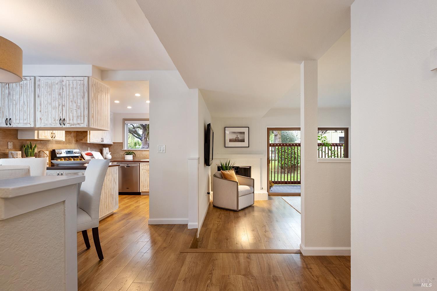 Detail Gallery Image 14 of 31 For 62 Salvatore Dr, Novato,  CA 94949 - 3 Beds | 2/1 Baths