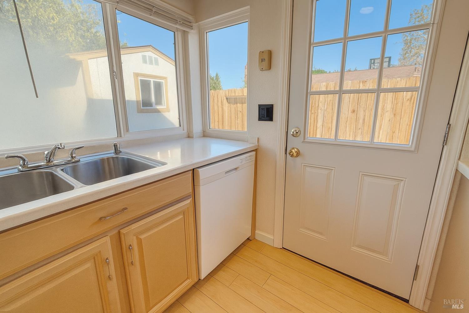 Detail Gallery Image 9 of 21 For 2859 Elmhurst Cir, Fairfield,  CA 94533 - 4 Beds | 2 Baths