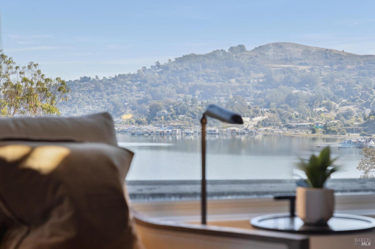 Detail Gallery Image 8 of 68 For 30 De Silva Island Dr, Mill Valley,  CA 94941 - 3 Beds | 2/1 Baths