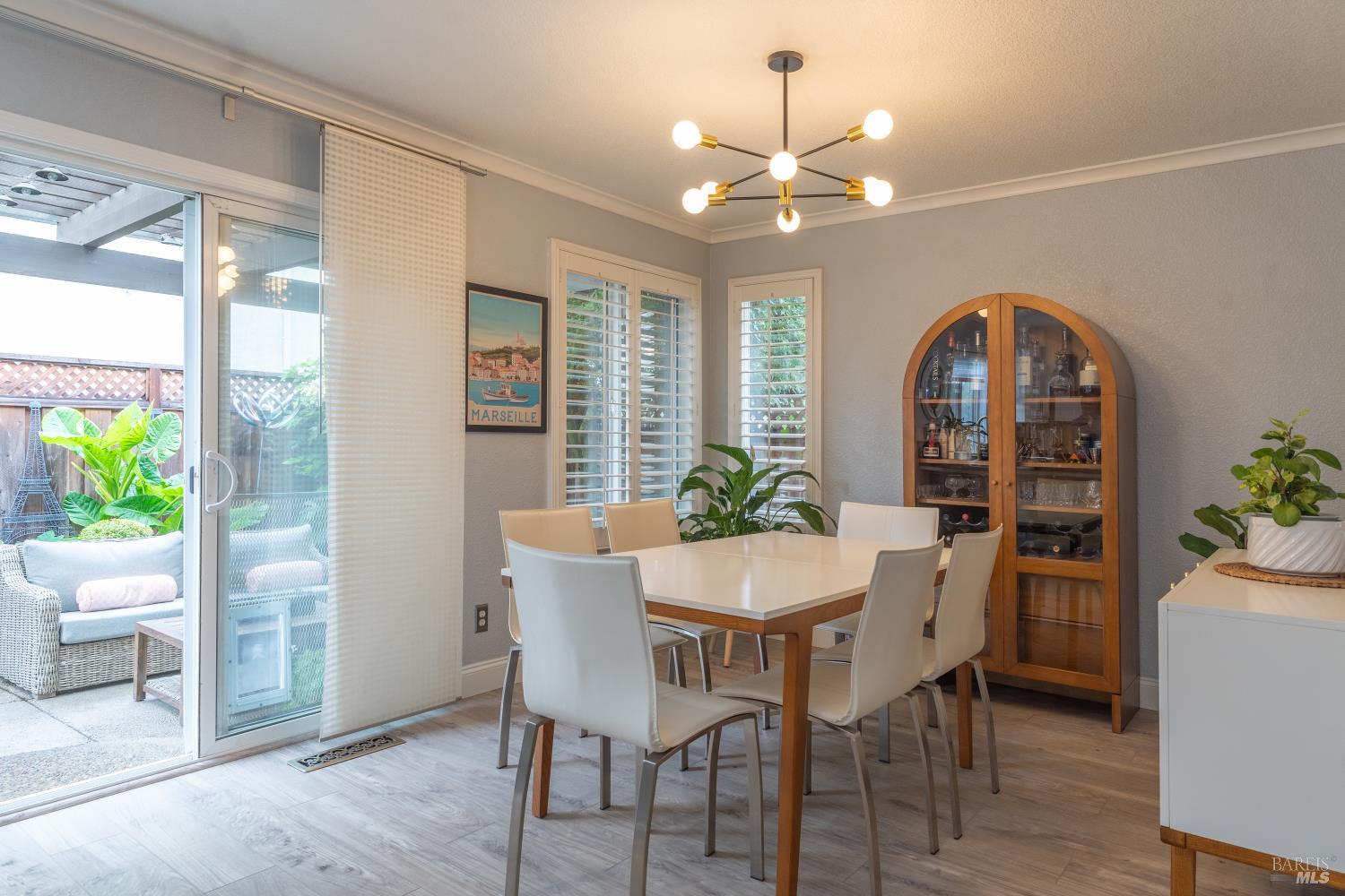 Detail Gallery Image 7 of 35 For 125 Trent Dr, Napa,  CA 94558 - 3 Beds | 2/1 Baths