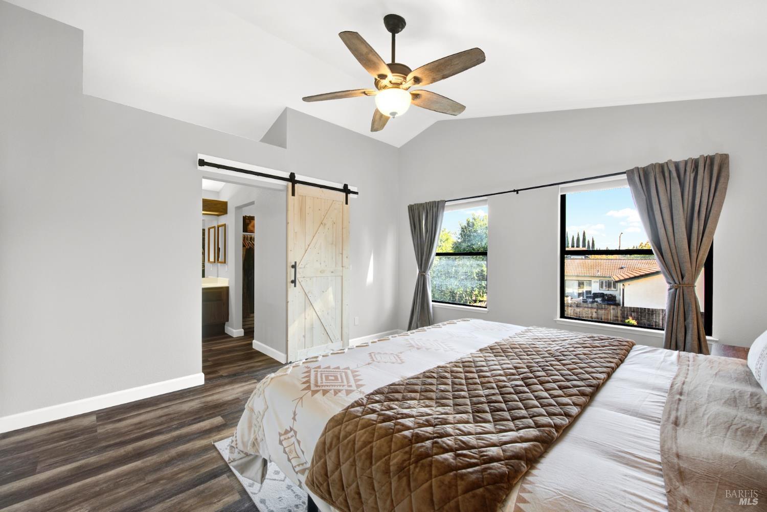 Detail Gallery Image 16 of 41 For 406 Stonecastle Way, Vacaville,  CA 95687 - 4 Beds | 2/1 Baths