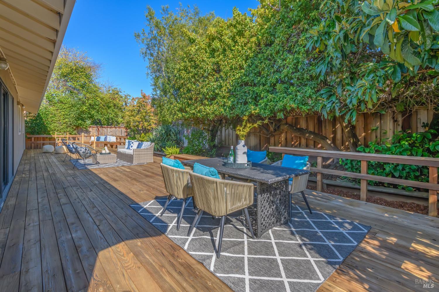 Detail Gallery Image 27 of 31 For 32 Knight Dr, San Rafael,  CA 94901 - 3 Beds | 2 Baths