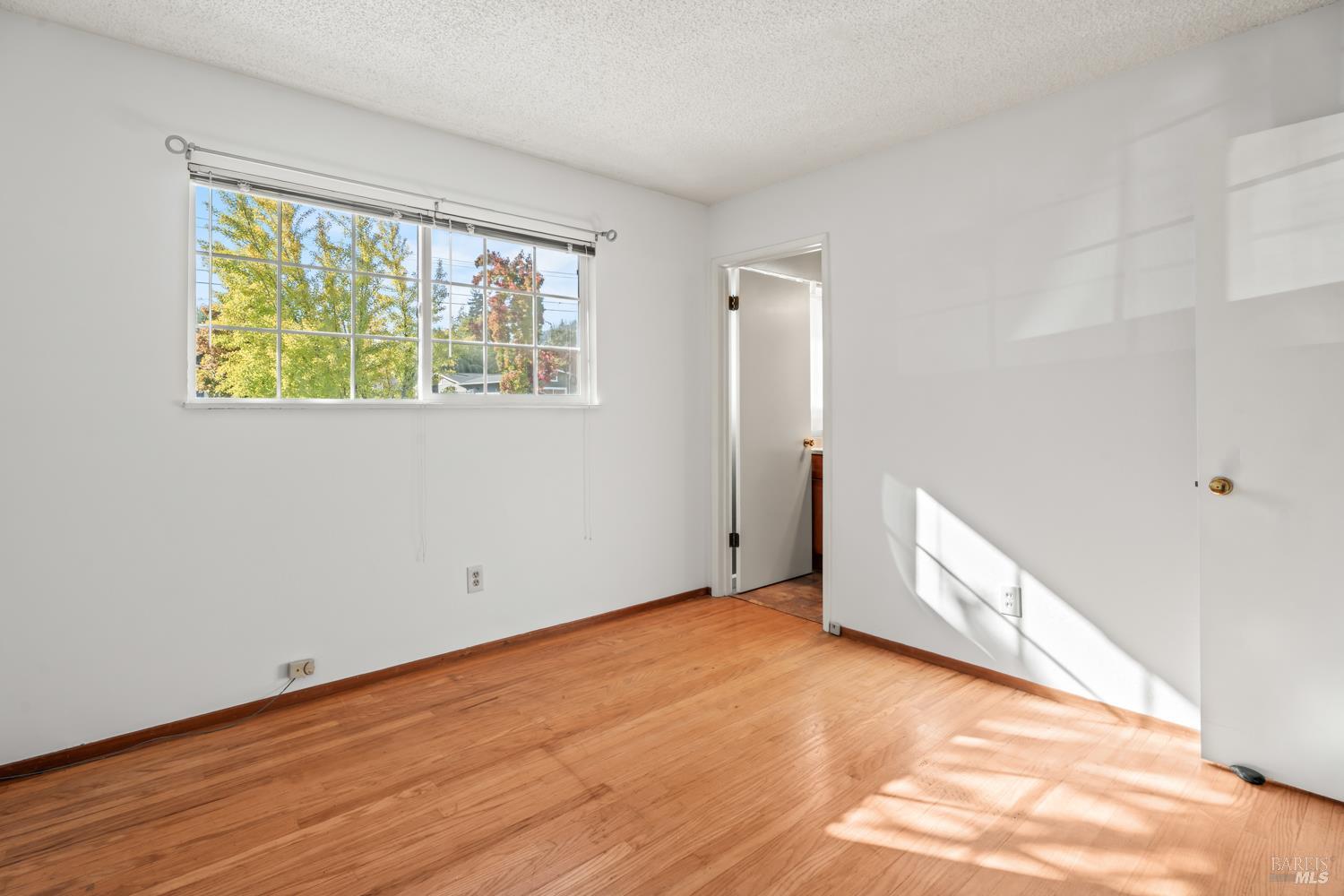 Detail Gallery Image 7 of 16 For 74 Fairview Ct, Ukiah,  CA 95482 - 3 Beds | 2 Baths