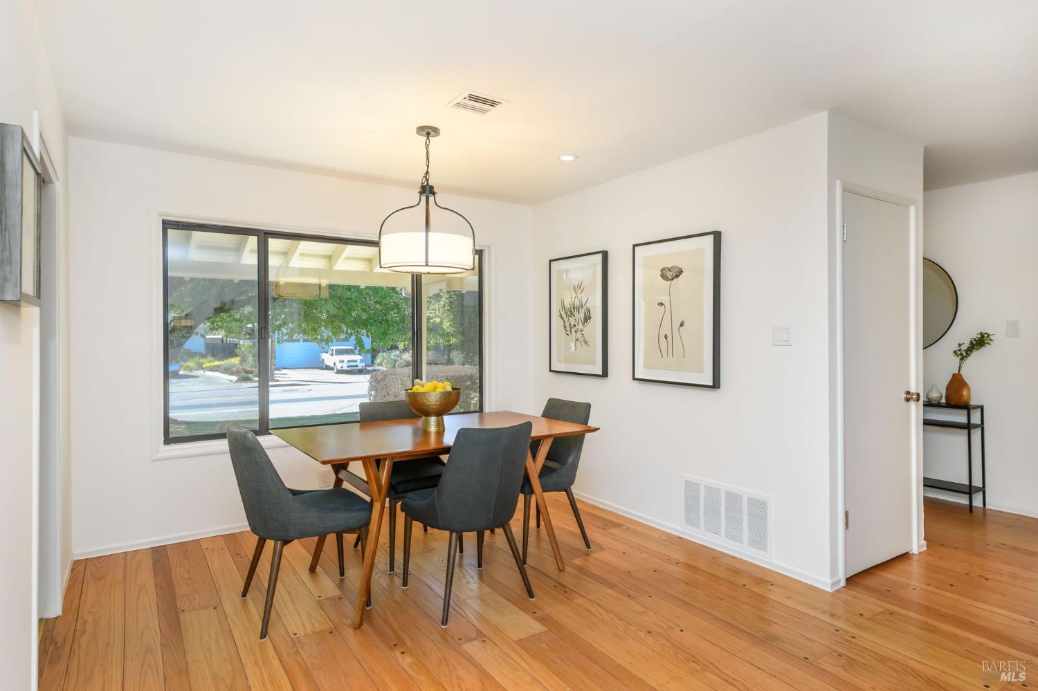 Detail Gallery Image 8 of 31 For 32 Knight Dr, San Rafael,  CA 94901 - 3 Beds | 2 Baths