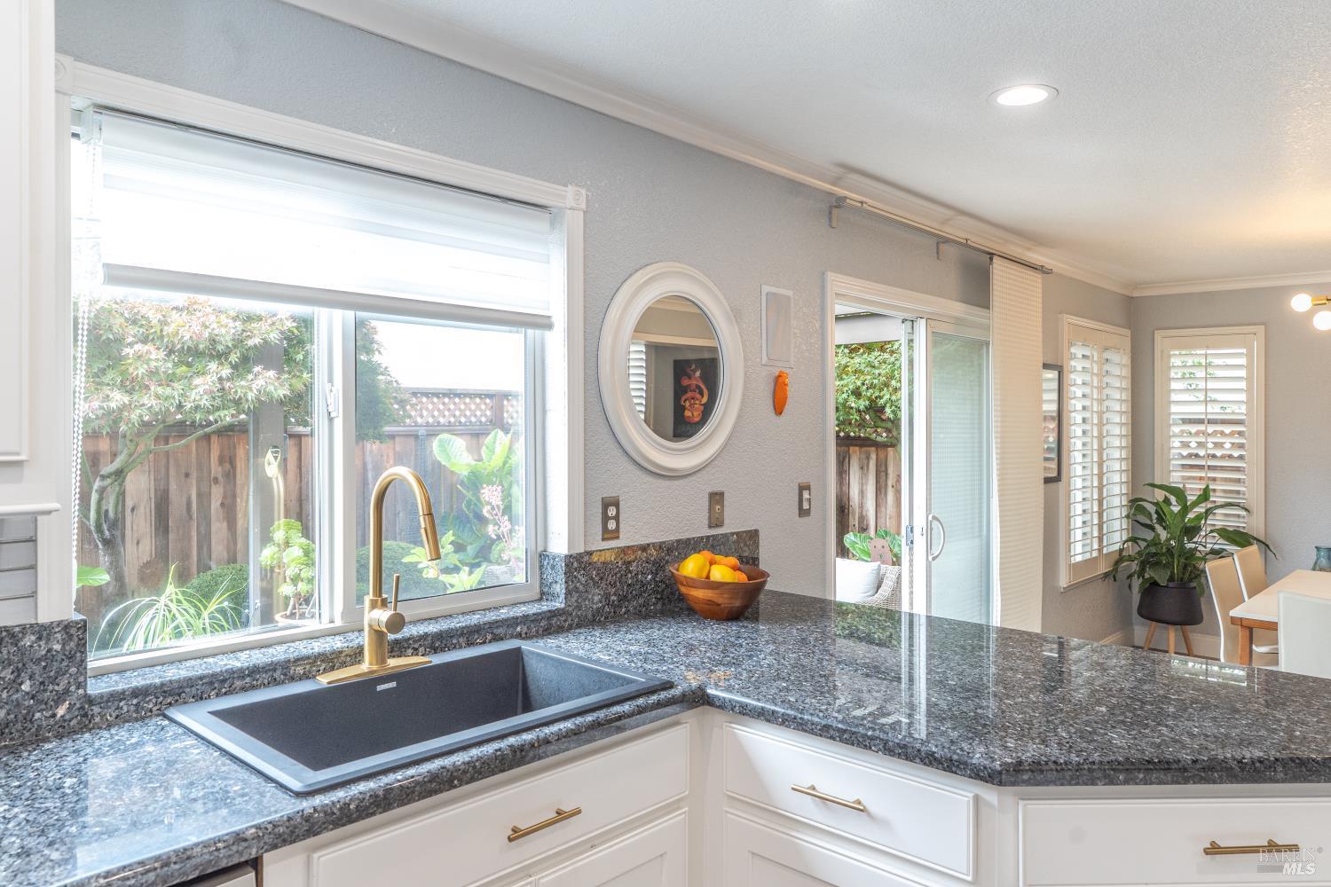 Detail Gallery Image 10 of 35 For 125 Trent Dr, Napa,  CA 94558 - 3 Beds | 2/1 Baths