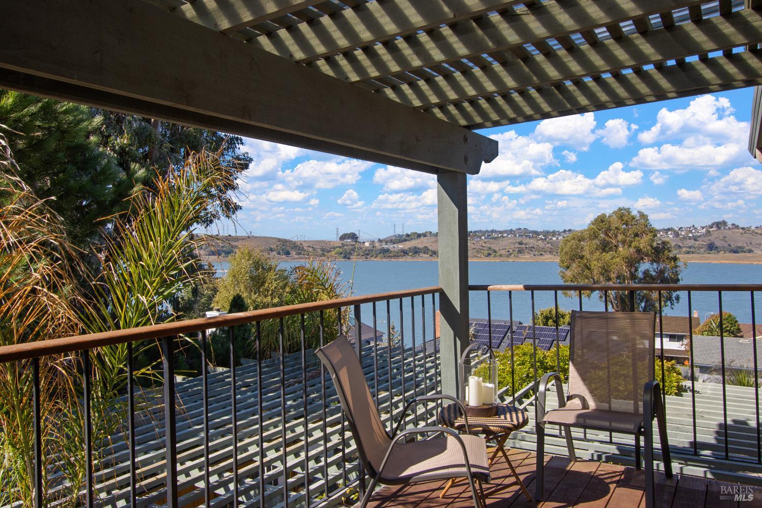 Detail Gallery Image 22 of 53 For 1372 Bonita Bahia Ct, Benicia,  CA 94510 - 3 Beds | 2/1 Baths