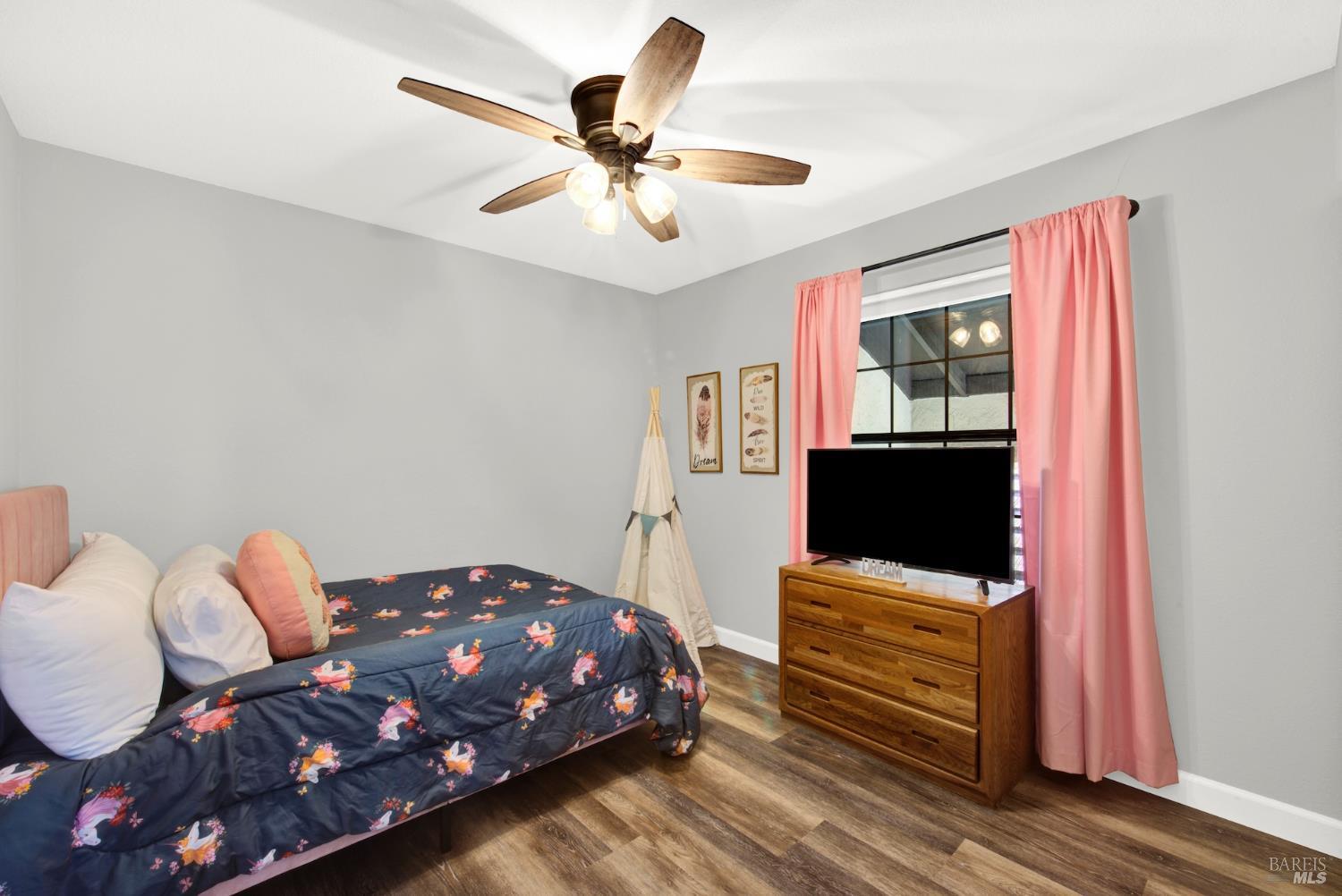 Detail Gallery Image 19 of 41 For 406 Stonecastle Way, Vacaville,  CA 95687 - 4 Beds | 2/1 Baths