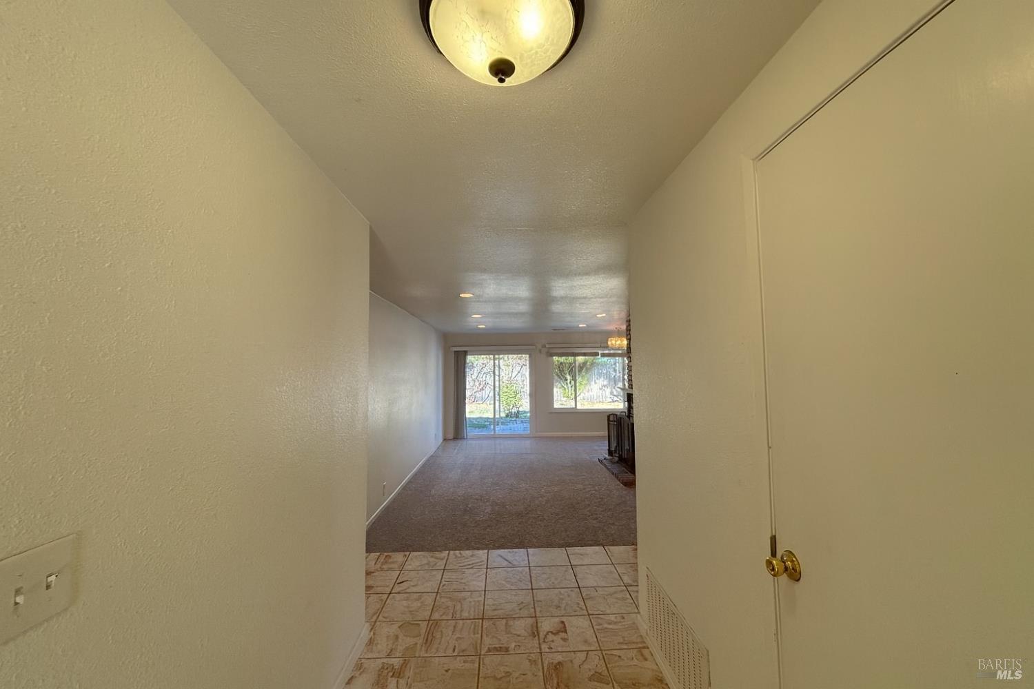 Detail Gallery Image 6 of 21 For 2859 Elmhurst Cir, Fairfield,  CA 94533 - 4 Beds | 2 Baths