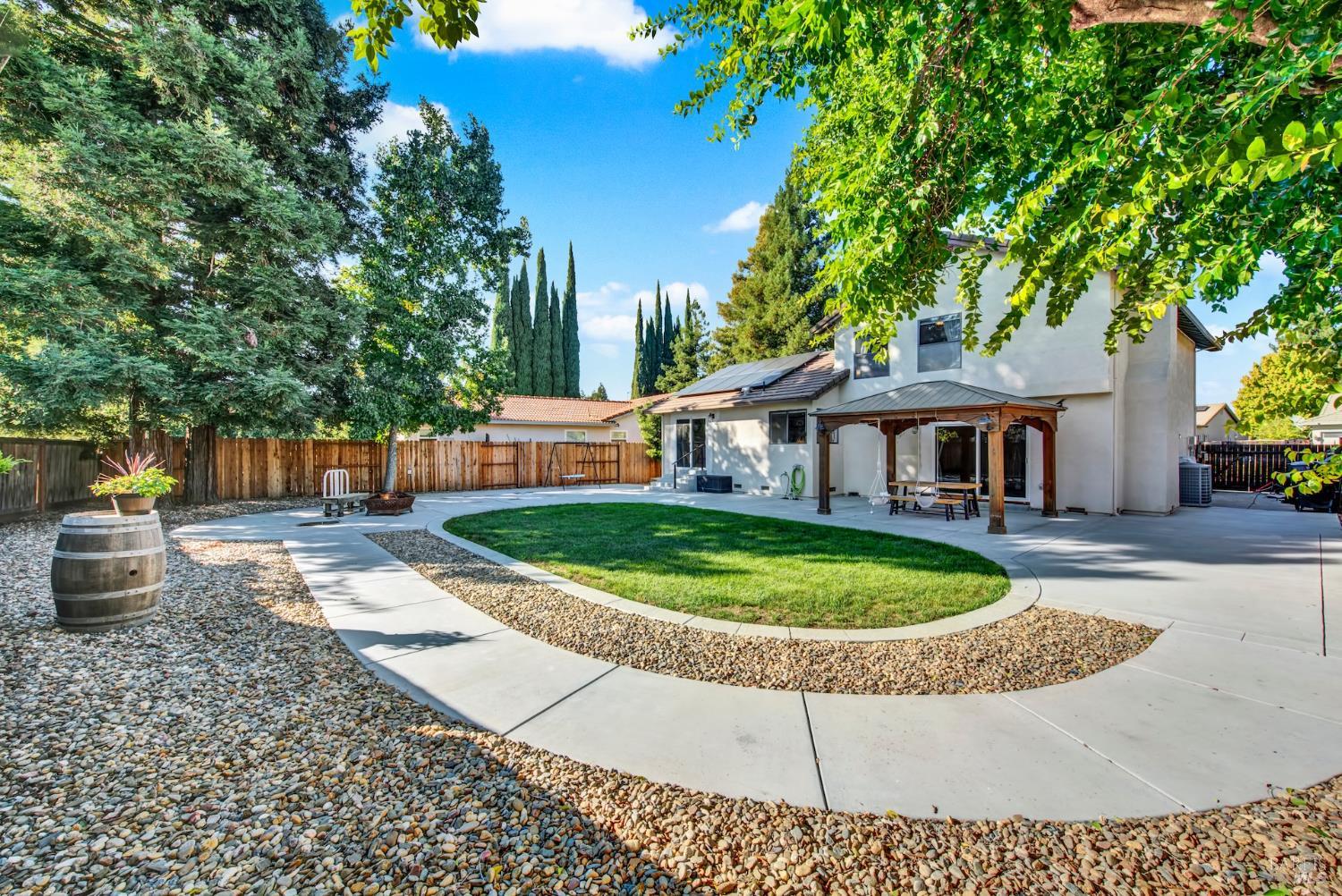 Detail Gallery Image 34 of 41 For 406 Stonecastle Way, Vacaville,  CA 95687 - 4 Beds | 2/1 Baths