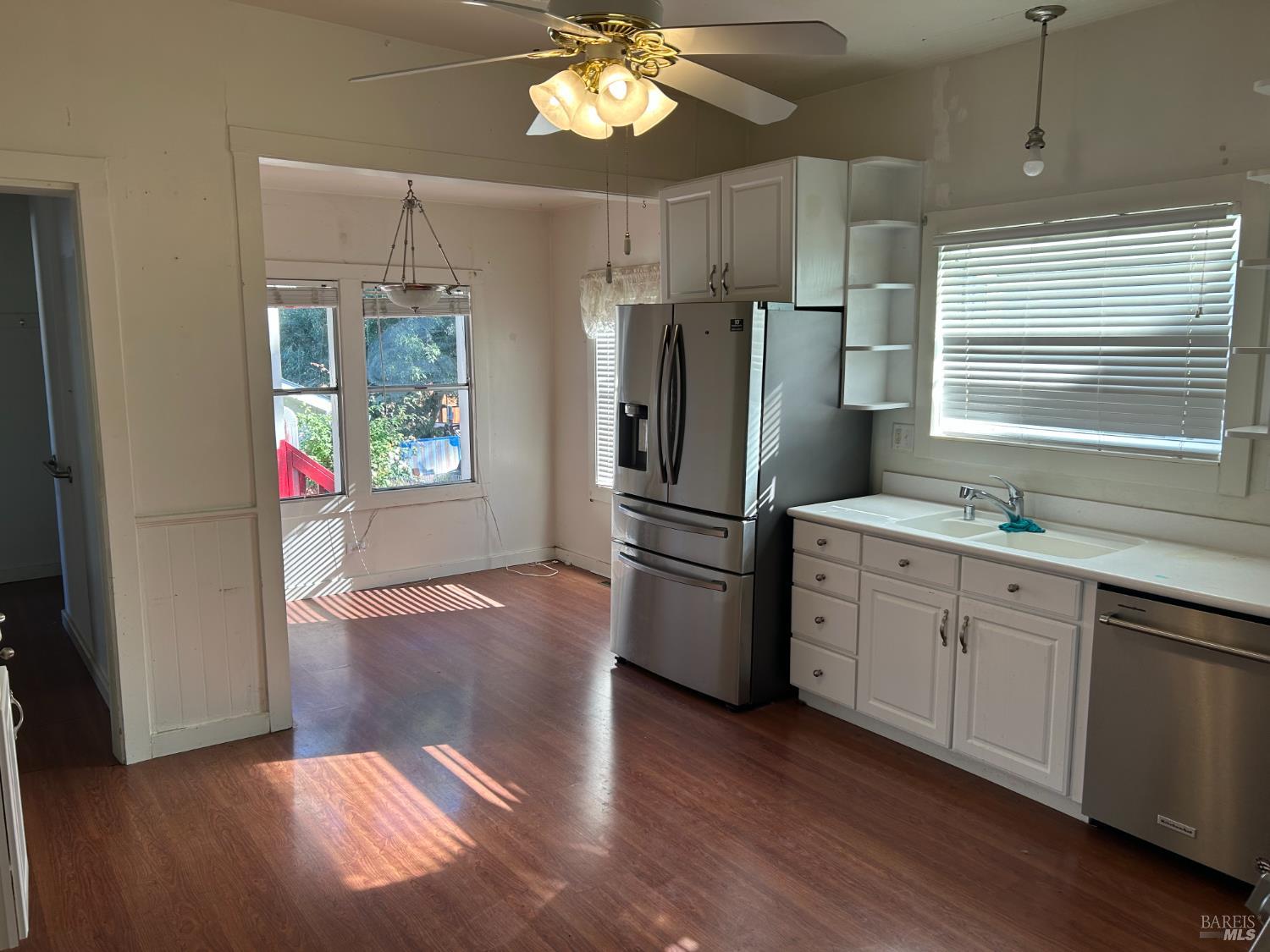 Detail Gallery Image 3 of 13 For 521 E G St, Benicia,  CA 94510 - 3 Beds | 1 Baths