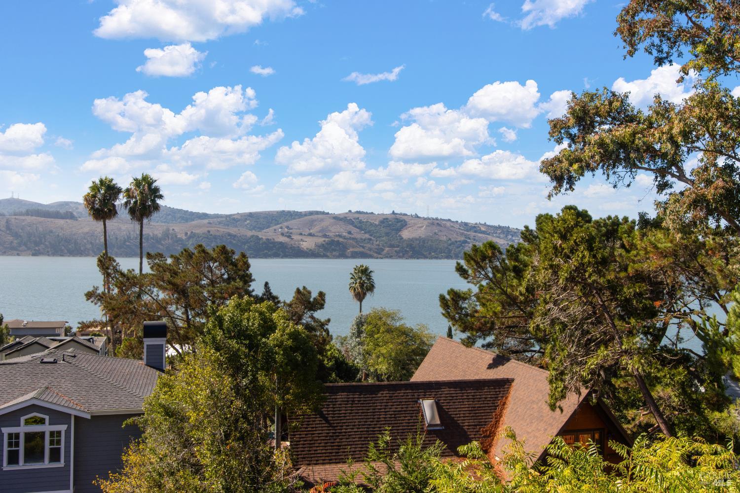 Detail Gallery Image 10 of 53 For 1372 Bonita Bahia Ct, Benicia,  CA 94510 - 3 Beds | 2/1 Baths