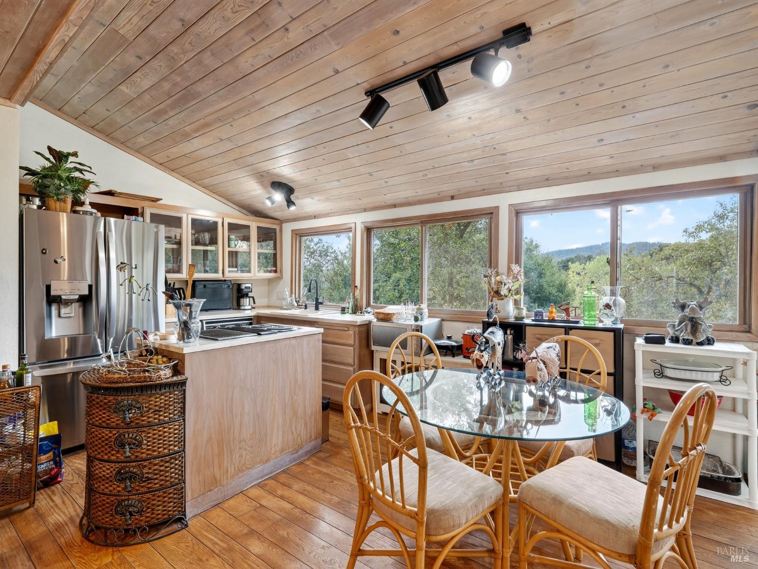 Detail Gallery Image 11 of 56 For 217 Geysers Rd, Cloverdale,  CA 95425 - 3 Beds | 4 Baths