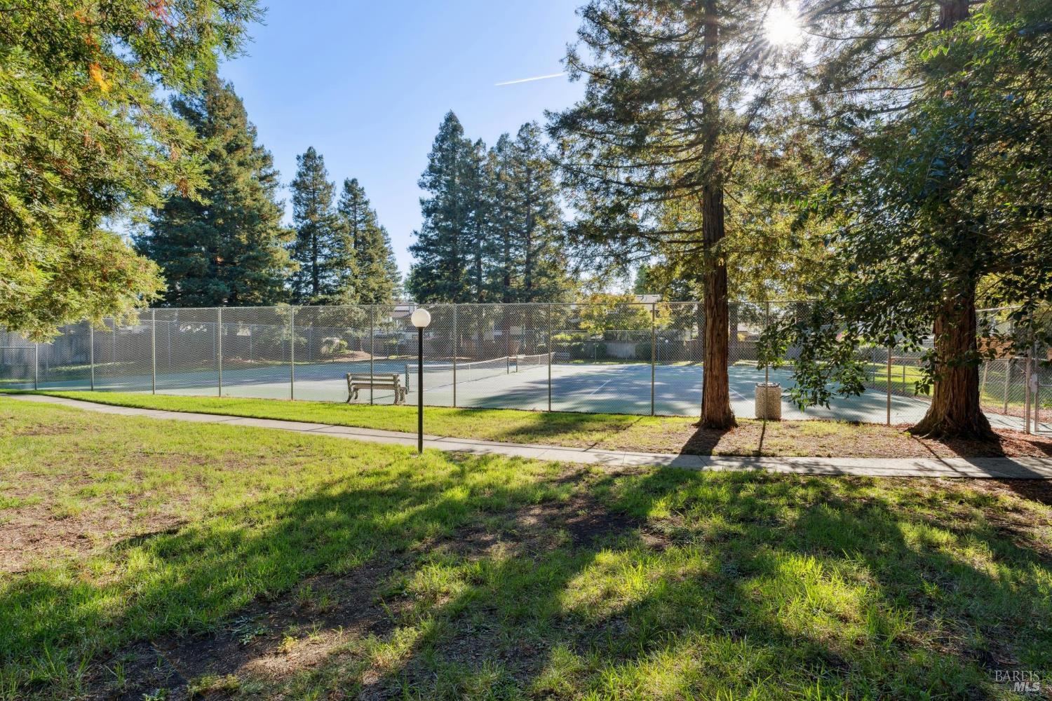 Detail Gallery Image 27 of 28 For 1302 Marylyn Cir, Petaluma,  CA 94954 - 3 Beds | 2/1 Baths