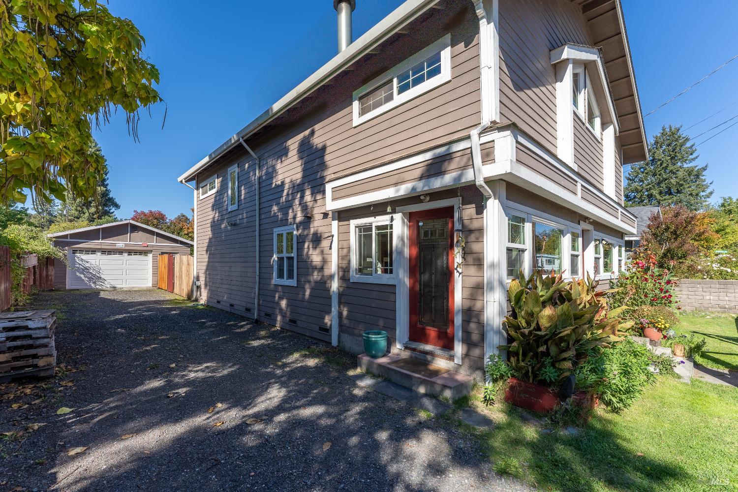 Detail Gallery Image 3 of 41 For 372 Coast St, Willits,  CA 95490 - 4 Beds | 2 Baths