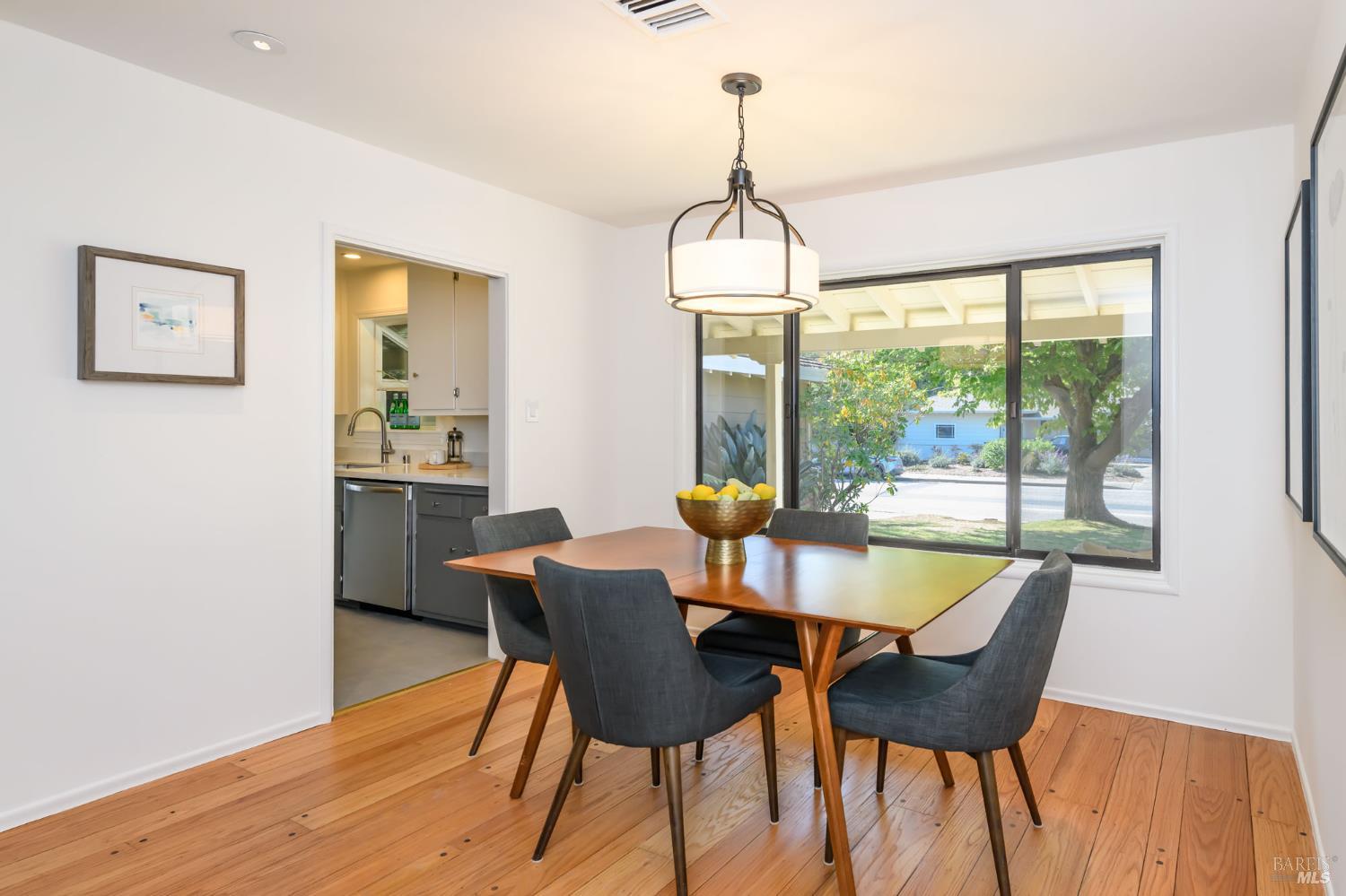 Detail Gallery Image 9 of 31 For 32 Knight Dr, San Rafael,  CA 94901 - 3 Beds | 2 Baths