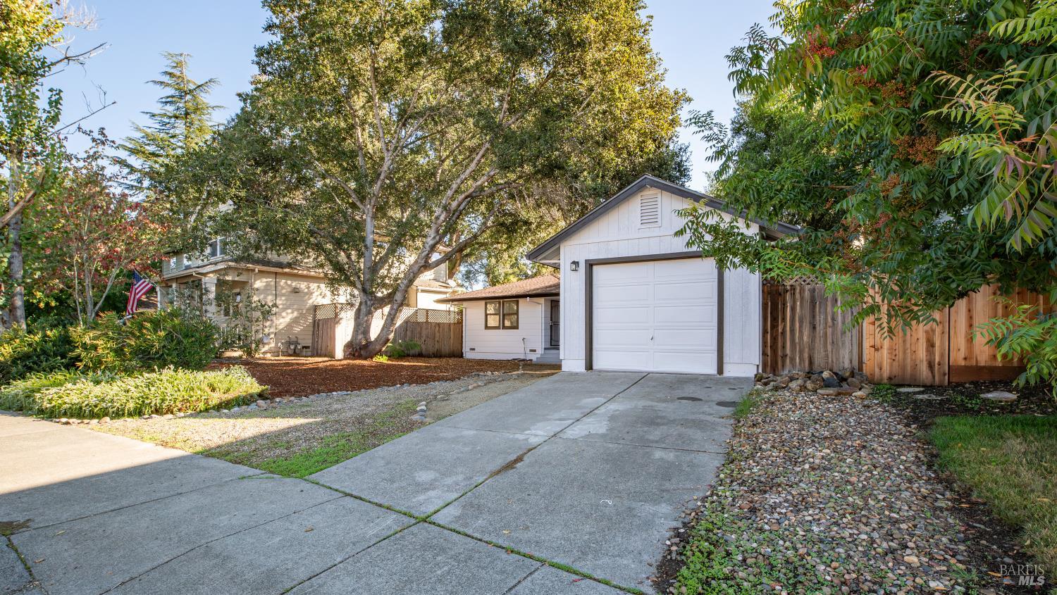 Detail Gallery Image 3 of 40 For 1380 Velma Ave, Santa Rosa,  CA 95403 - 2 Beds | 1 Baths