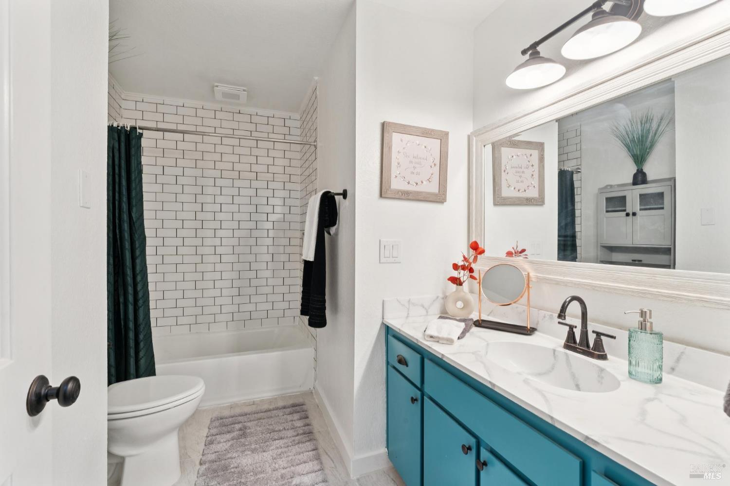 Detail Gallery Image 21 of 28 For 1302 Marylyn Cir, Petaluma,  CA 94954 - 3 Beds | 2/1 Baths