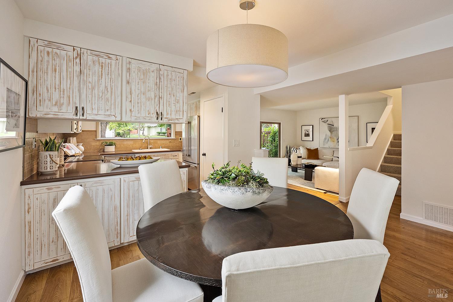 Detail Gallery Image 7 of 31 For 62 Salvatore Dr, Novato,  CA 94949 - 3 Beds | 2/1 Baths