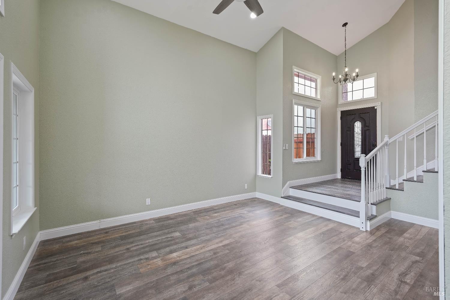 Detail Gallery Image 5 of 60 For 880 Knights Cir, Vallejo,  CA 94591 - 3 Beds | 2/1 Baths